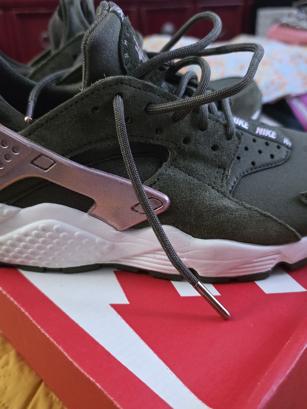 Nike Air Huarache Olive Green Sneakers - Picture 4 of 5